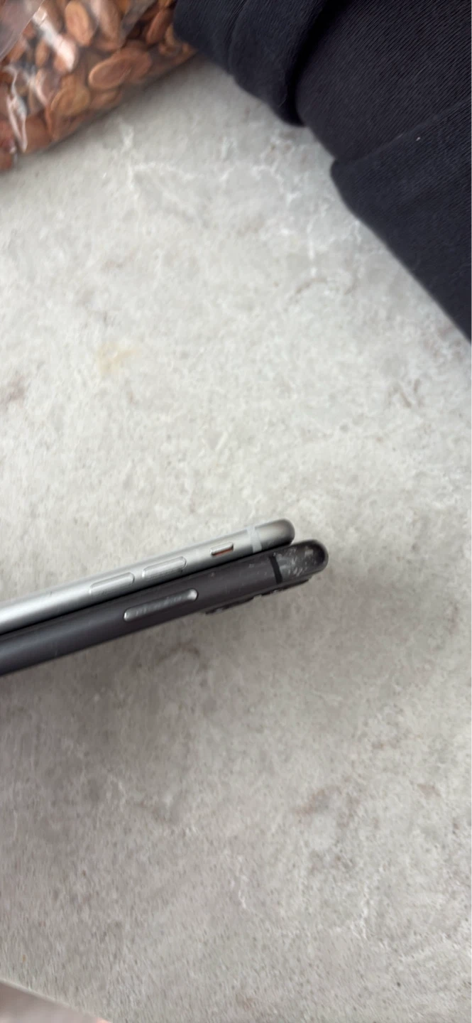 iPhone 11 and IPhone 8 NEED GONE ASAP - photo 3
