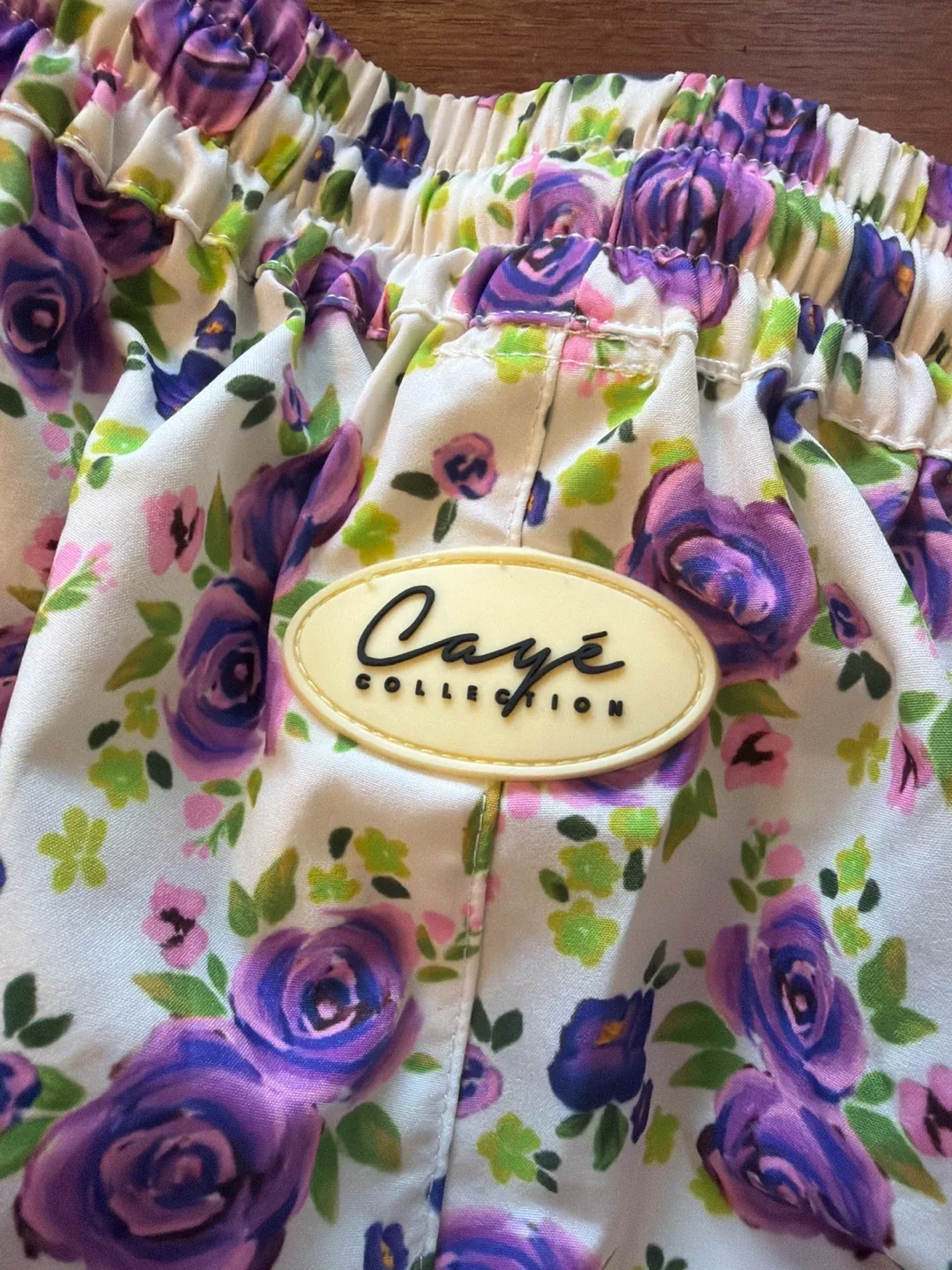 Caye Collection Floral Shorts - Size Medium - photo 2
