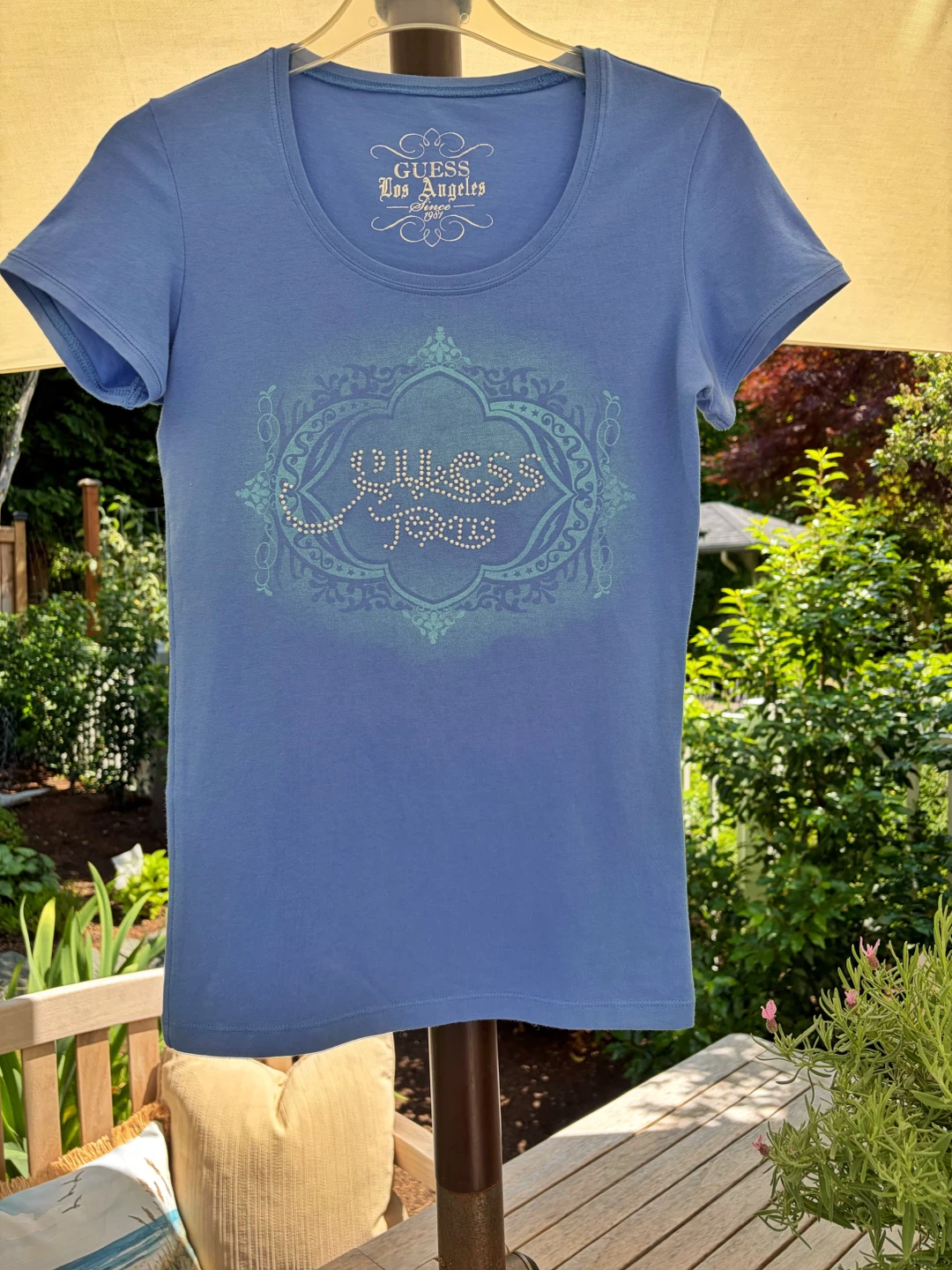 Vintage NEW Guess embellished T-shirt purchased in France - photo 4