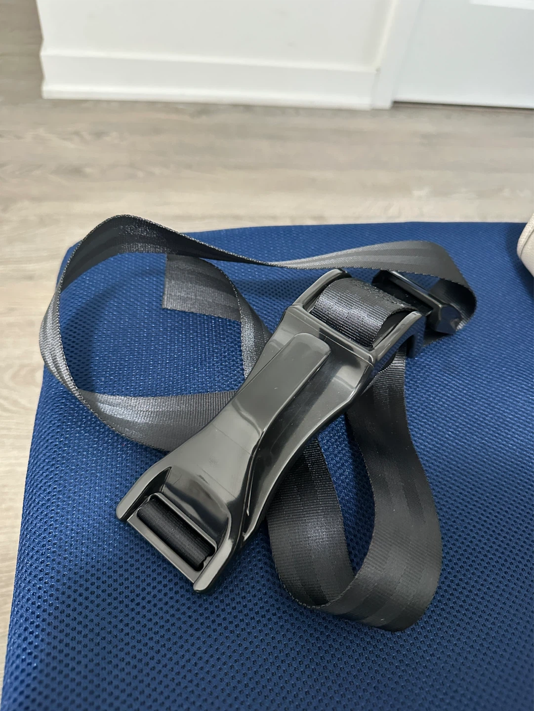 Adjustable Seat Belt Extender Strap for Pregnancy - photo 2