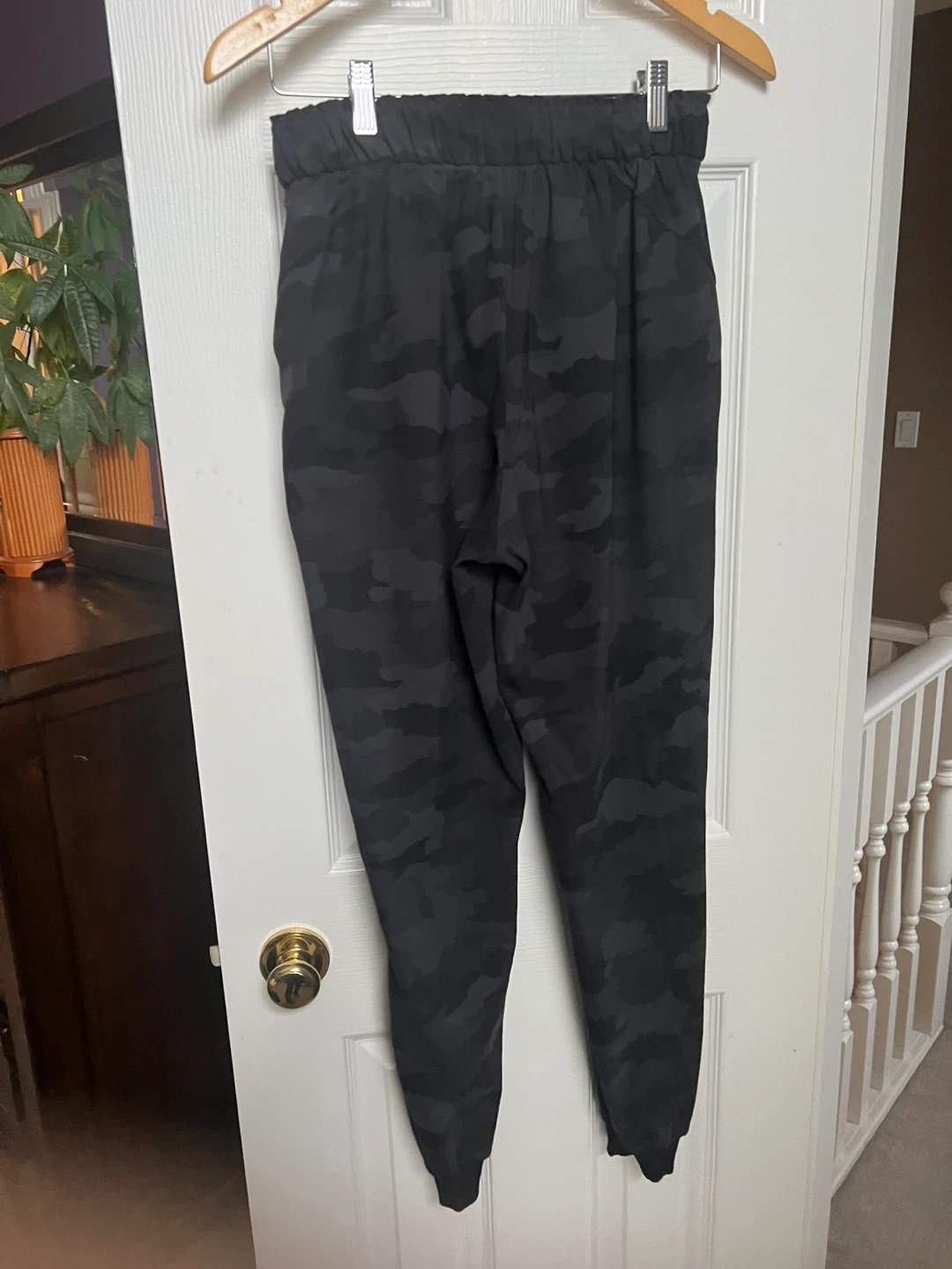 Lululemon Camo Joggers Size 6 - photo 2