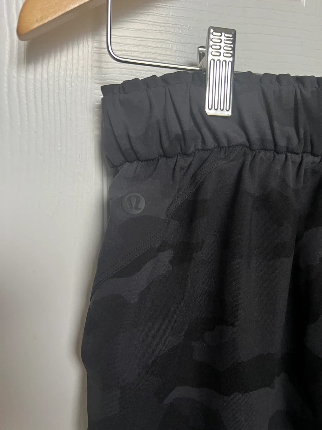 Lululemon Camo Joggers Size 6 - photo 3