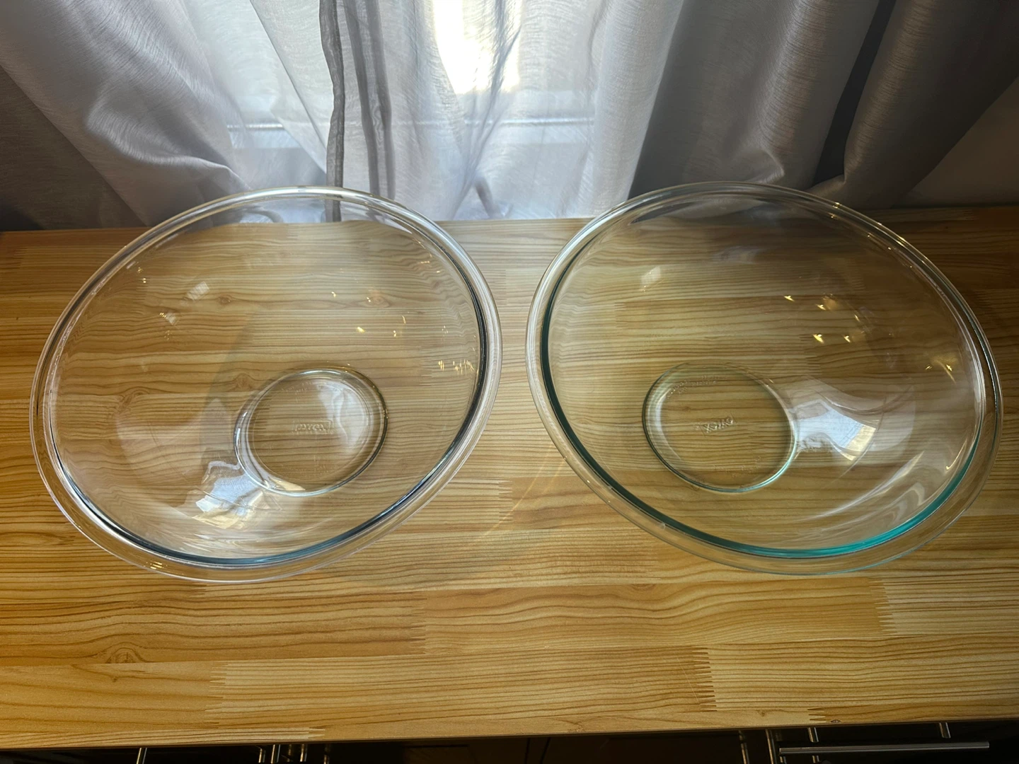 Set of 2 Pyrex Glass Mixing Bowls