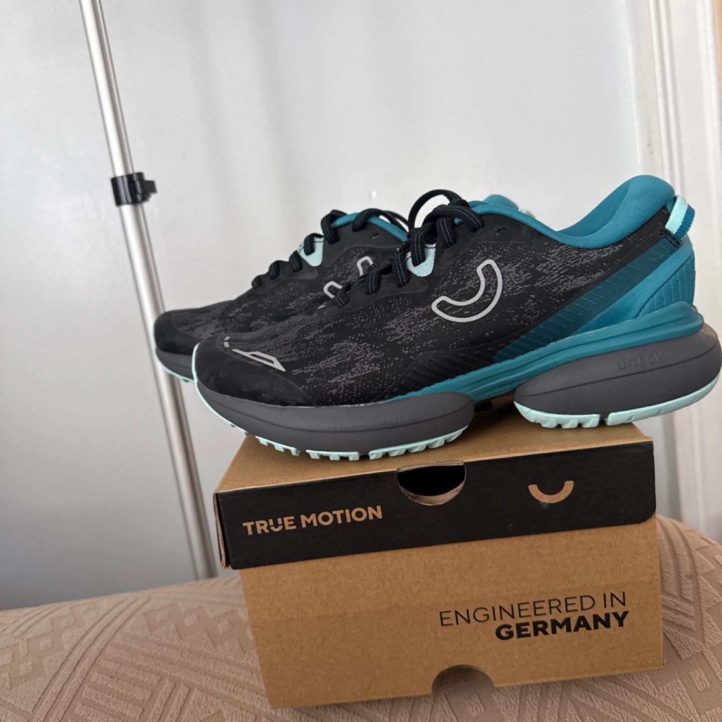 True Motion Elements Women's Running Shoes US 6.5 Black Teal