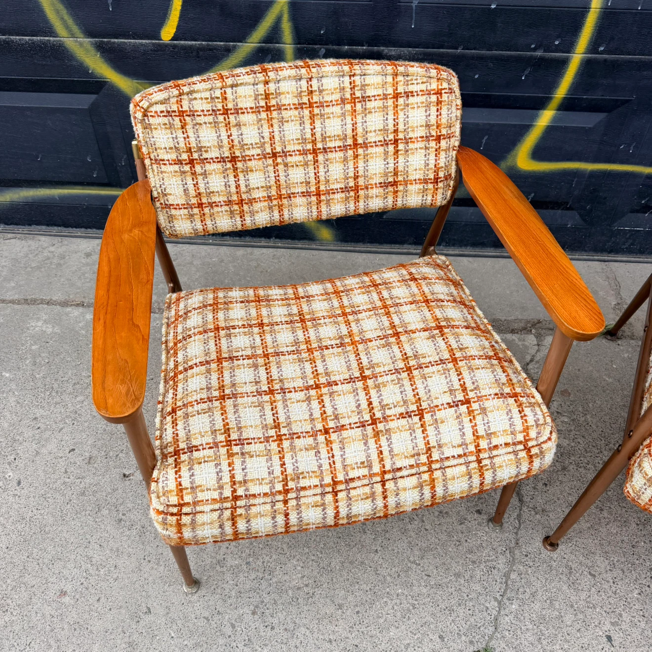 Pair of Vintage Plaid Armchairs - photo 2