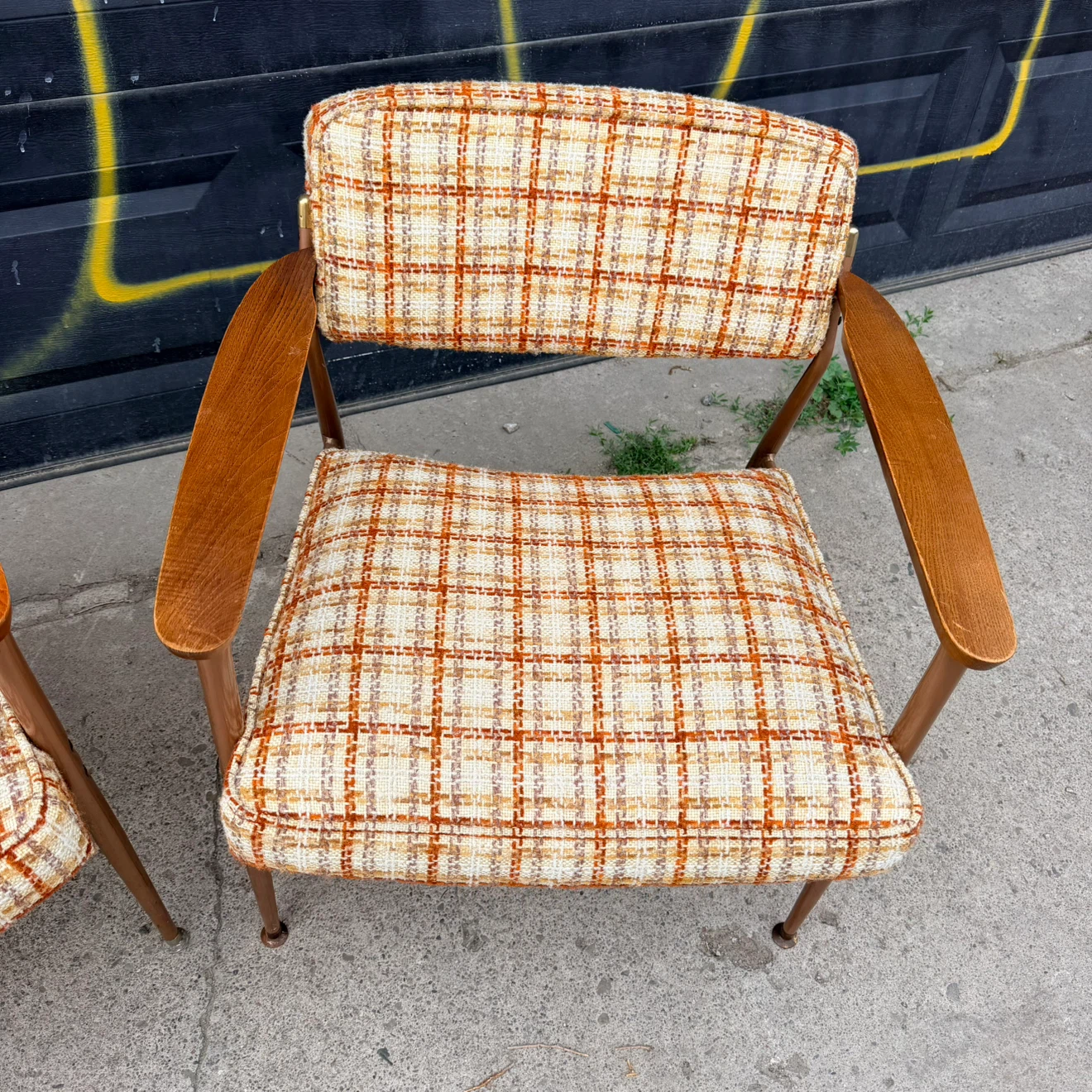 Pair of Vintage Plaid Armchairs - photo 3