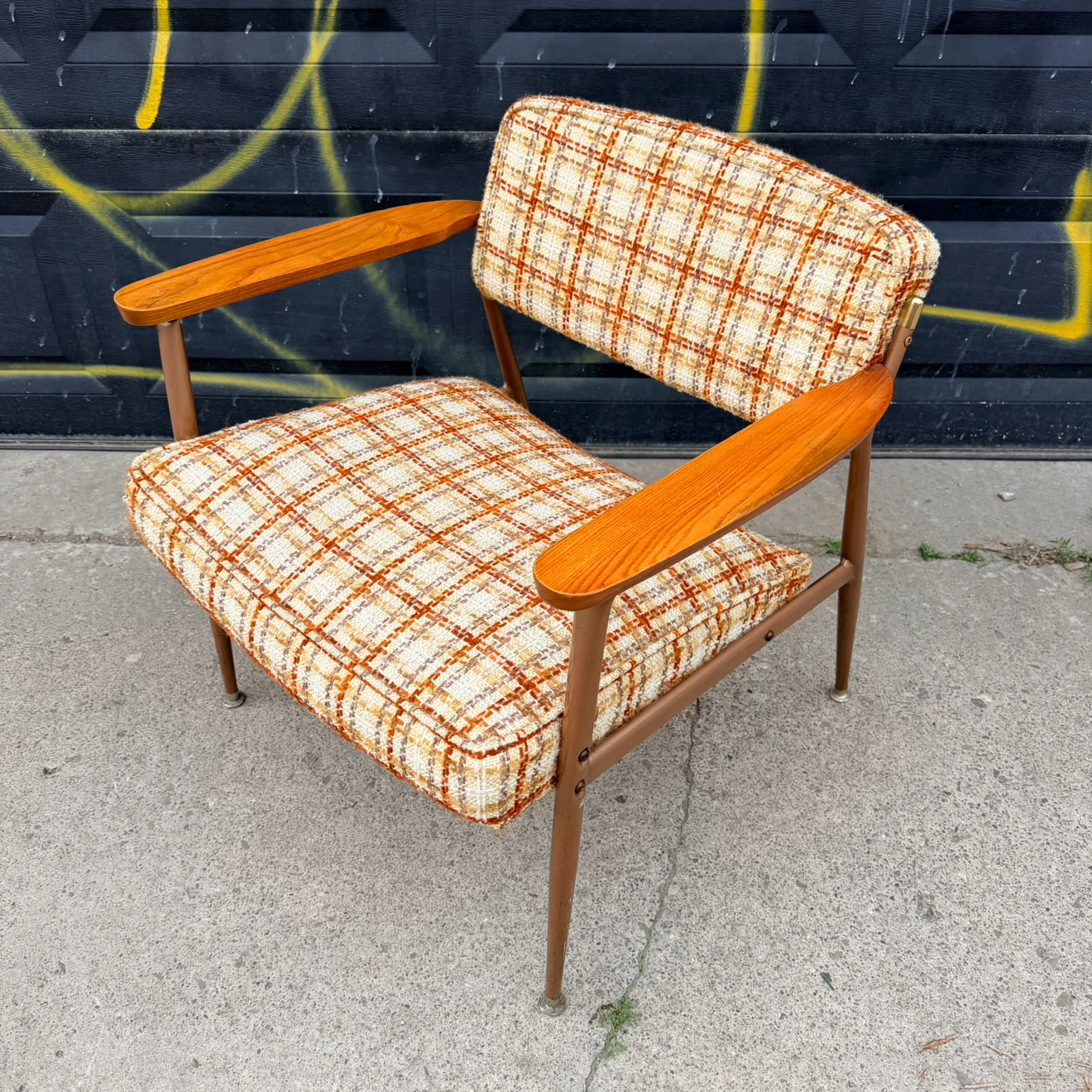Pair of Vintage Plaid Armchairs - photo 4