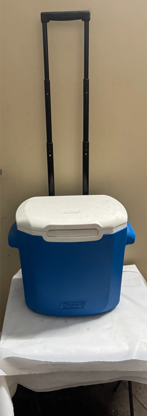 Coleman 16-Quart Performance Wheeled Cooler.20$cash