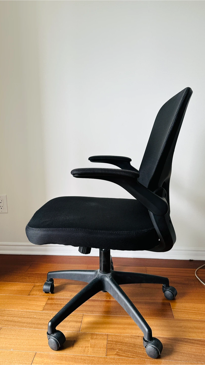 Black Mesh Office Chair - photo 2