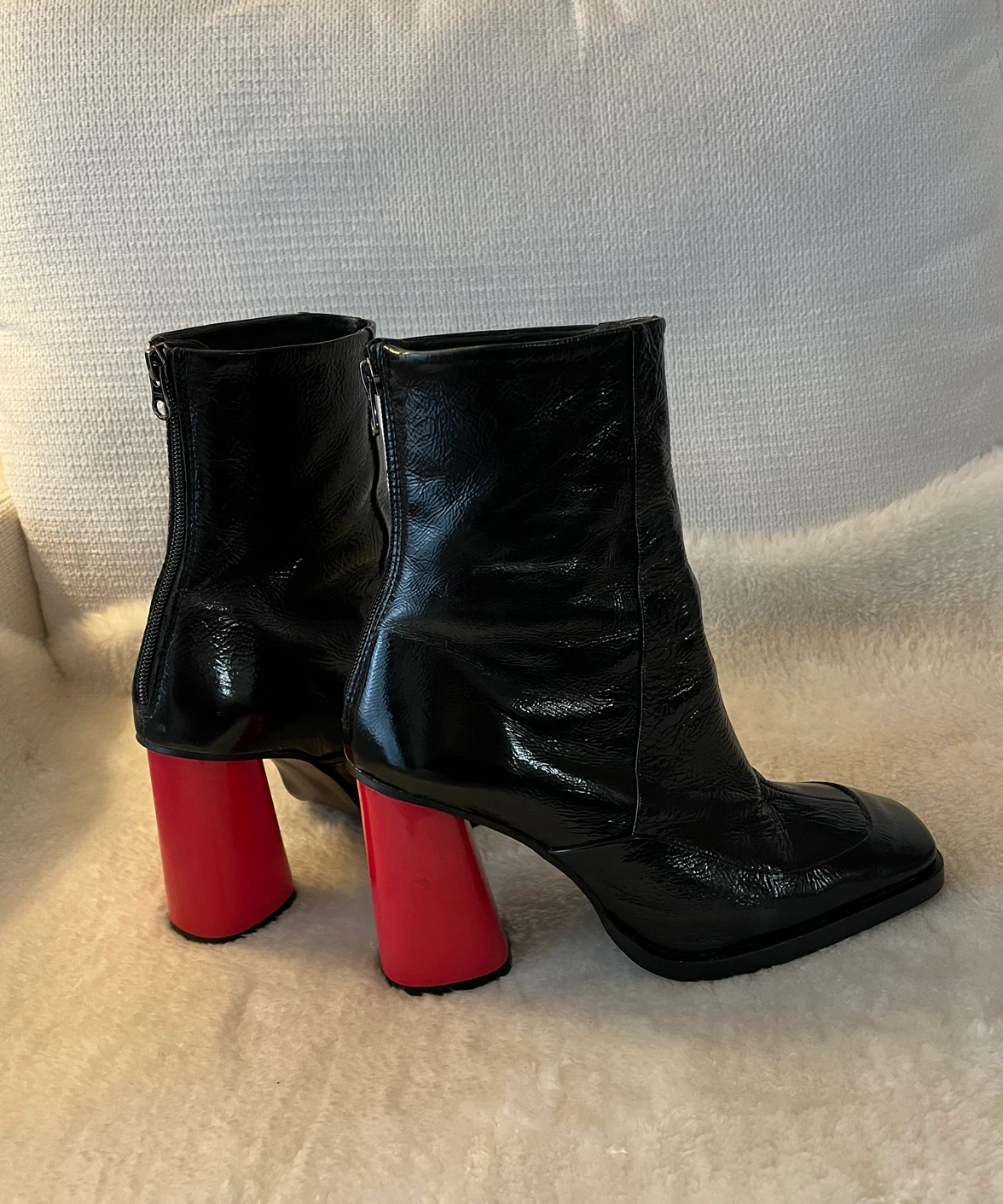 L’Intervalle Chic Black Patent Ankle Boots with Red Block Heels - photo 2