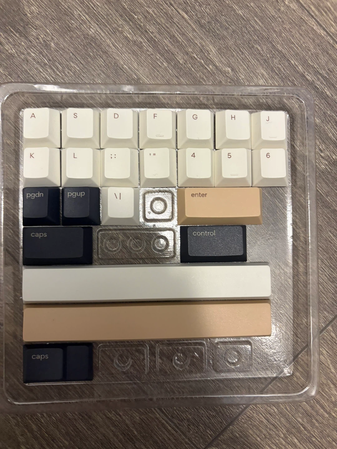 Osume Tsukimi Keycaps (missing one alternate key) - photo 3