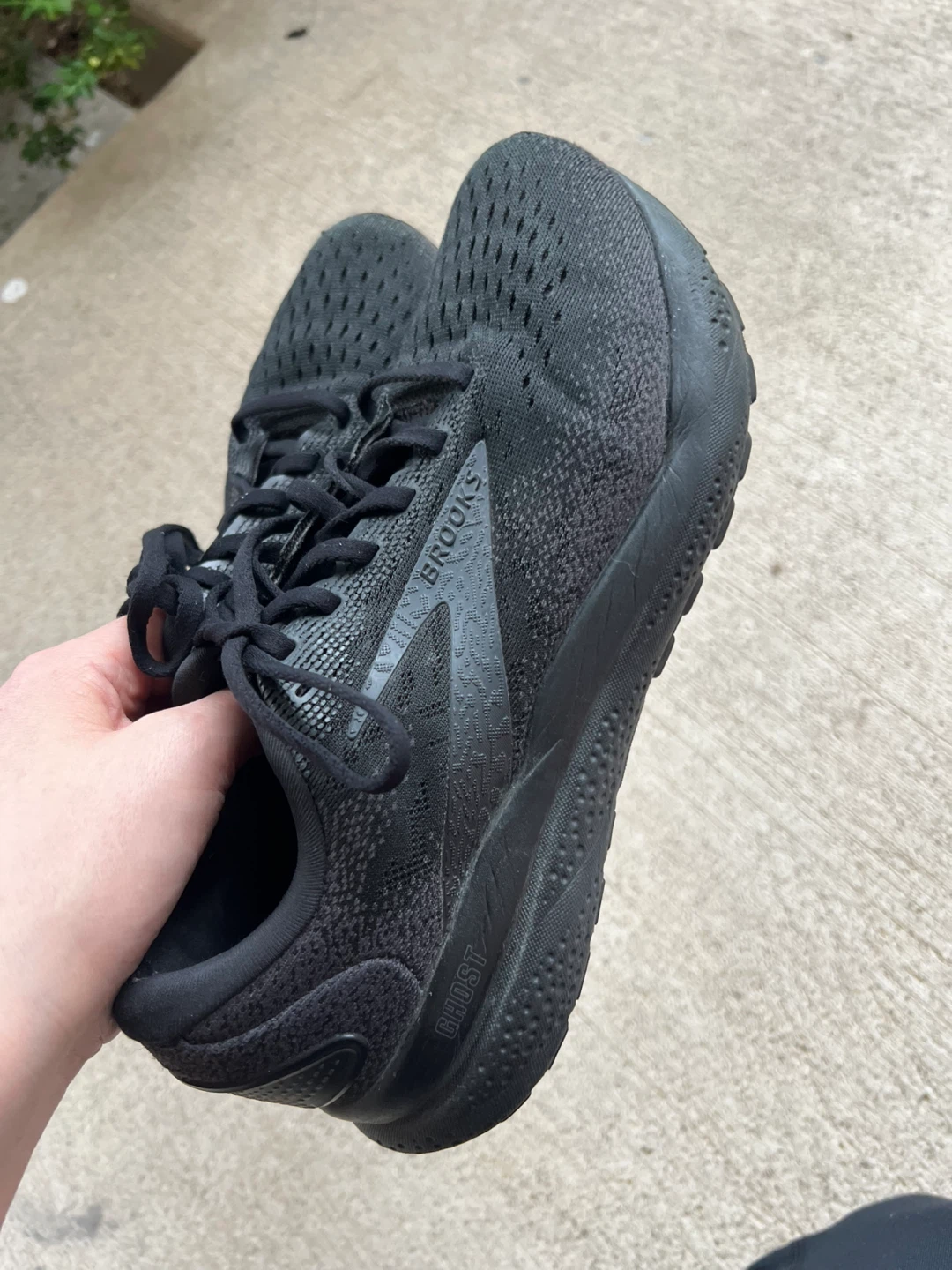 Woman’s brooks sneakers size 8