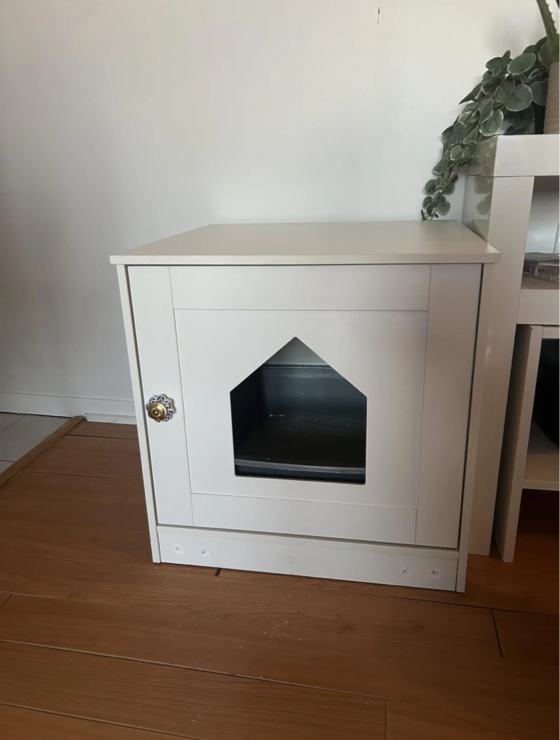 Amazon Basics Furniture-Style Litter Box Enclosure White