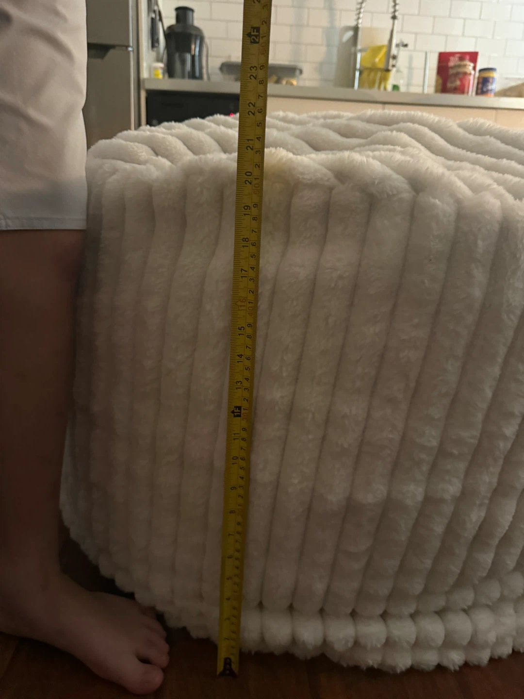 White Plush Round Ottoman Pouf - photo 3