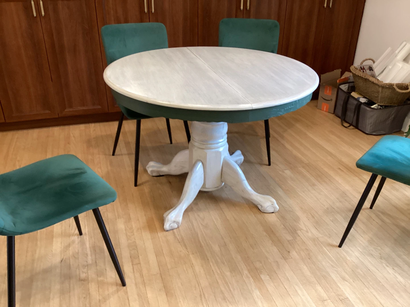 Extendable Pedestal Dining Table - photo 2