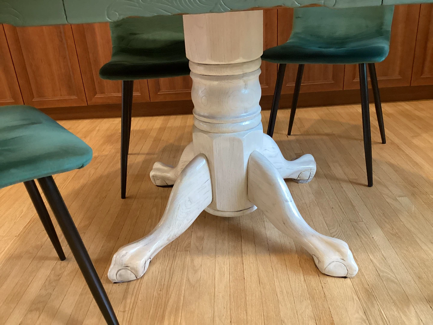 Extendable Pedestal Dining Table - photo 3
