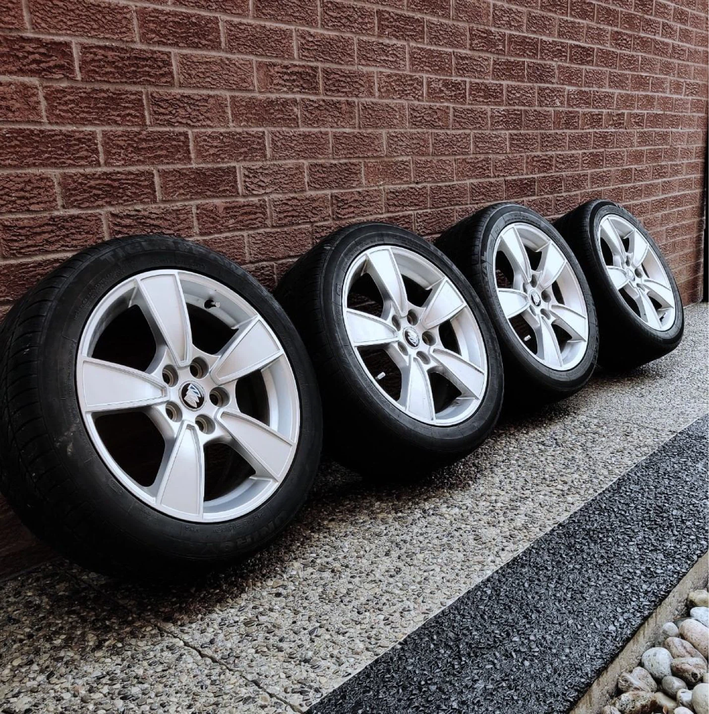Set of 4 Tires and Rims 245 45 R18