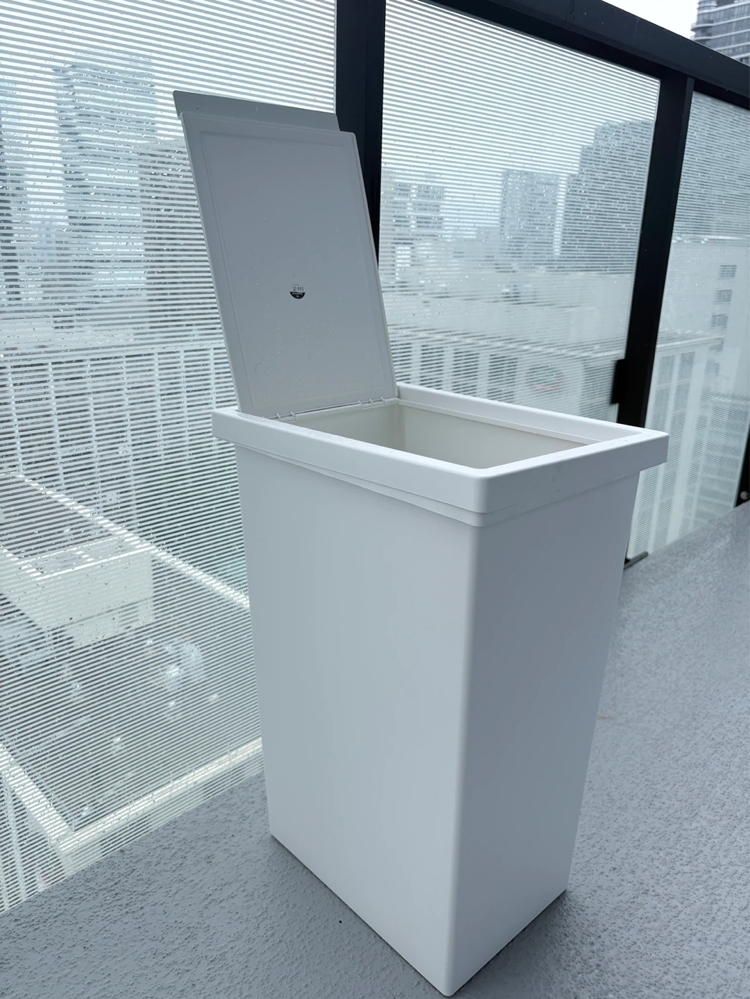 White Plastic Trash Can with Lid