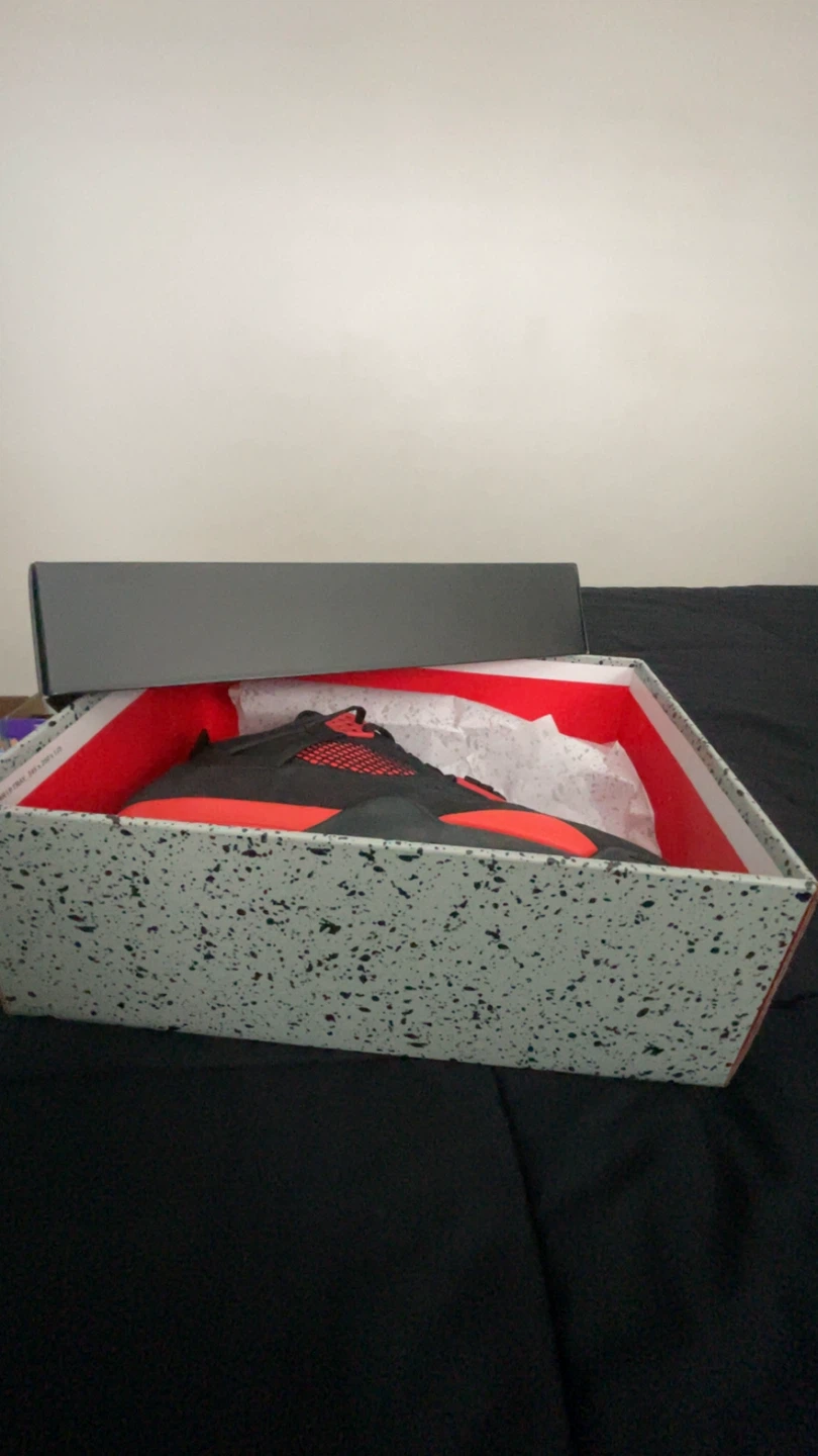 Jordan 4 Red thunders
