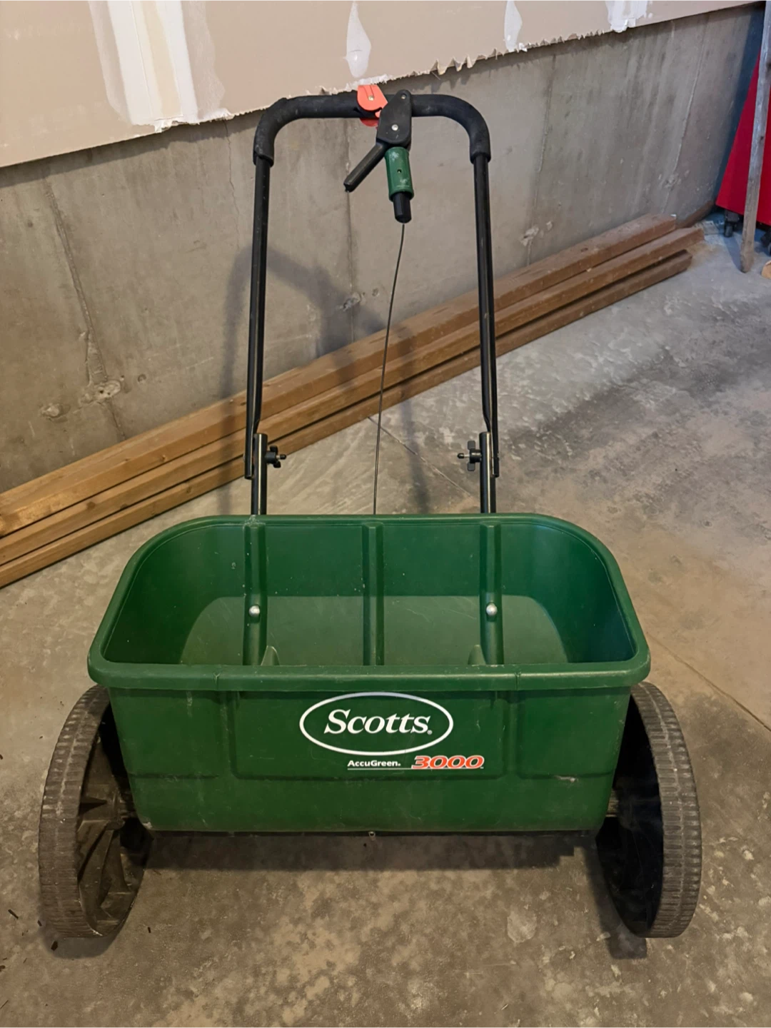 Scotts AccuGreen 3000 Spreader