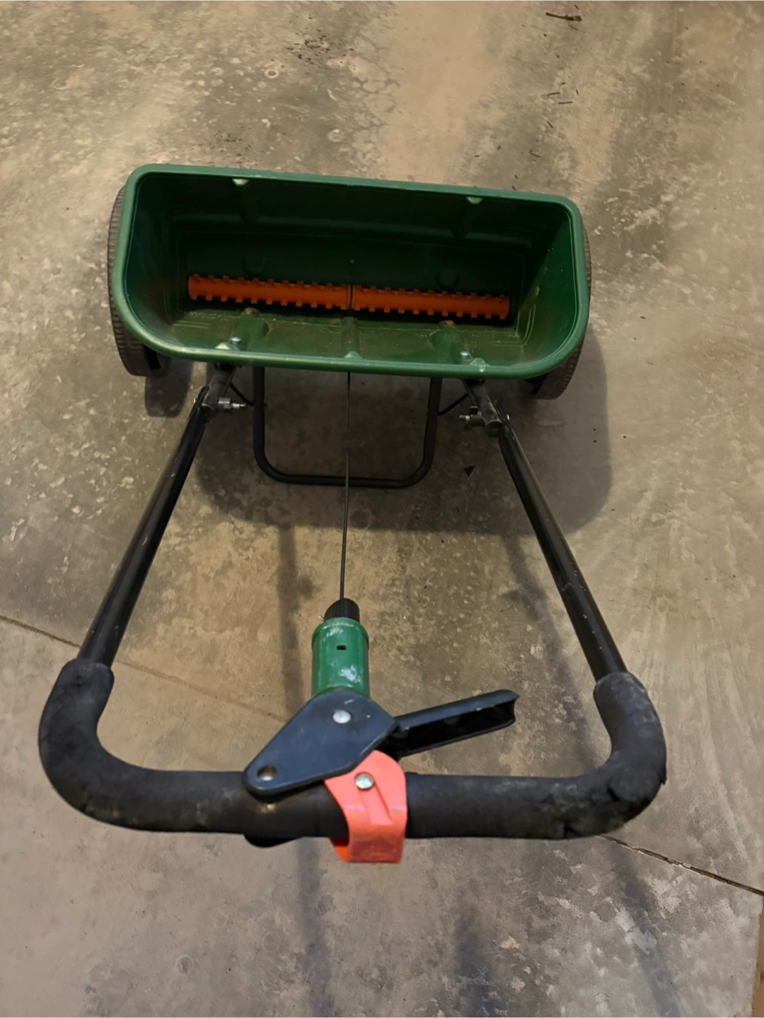 Scotts AccuGreen 3000 Spreader - photo 2