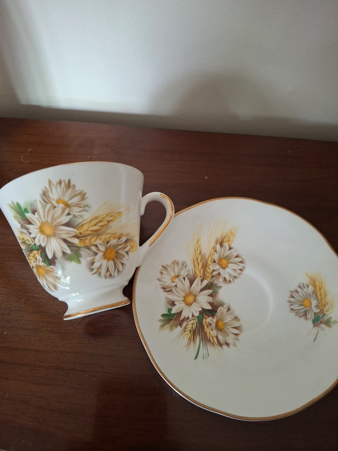 Vintage Royal Tara teacup and saucer - photo 2
