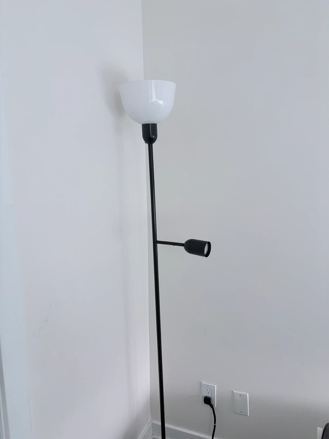 Floor lamp with adjustable reading light - photo 3