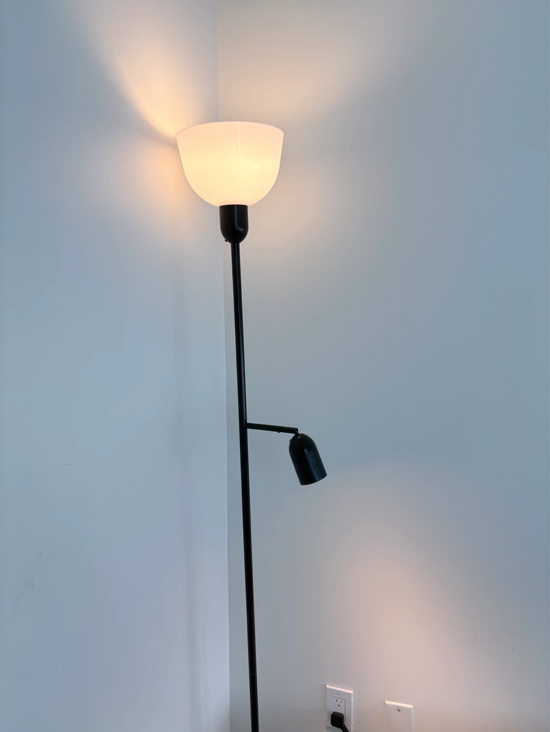 Floor lamp with adjustable reading light - photo 2