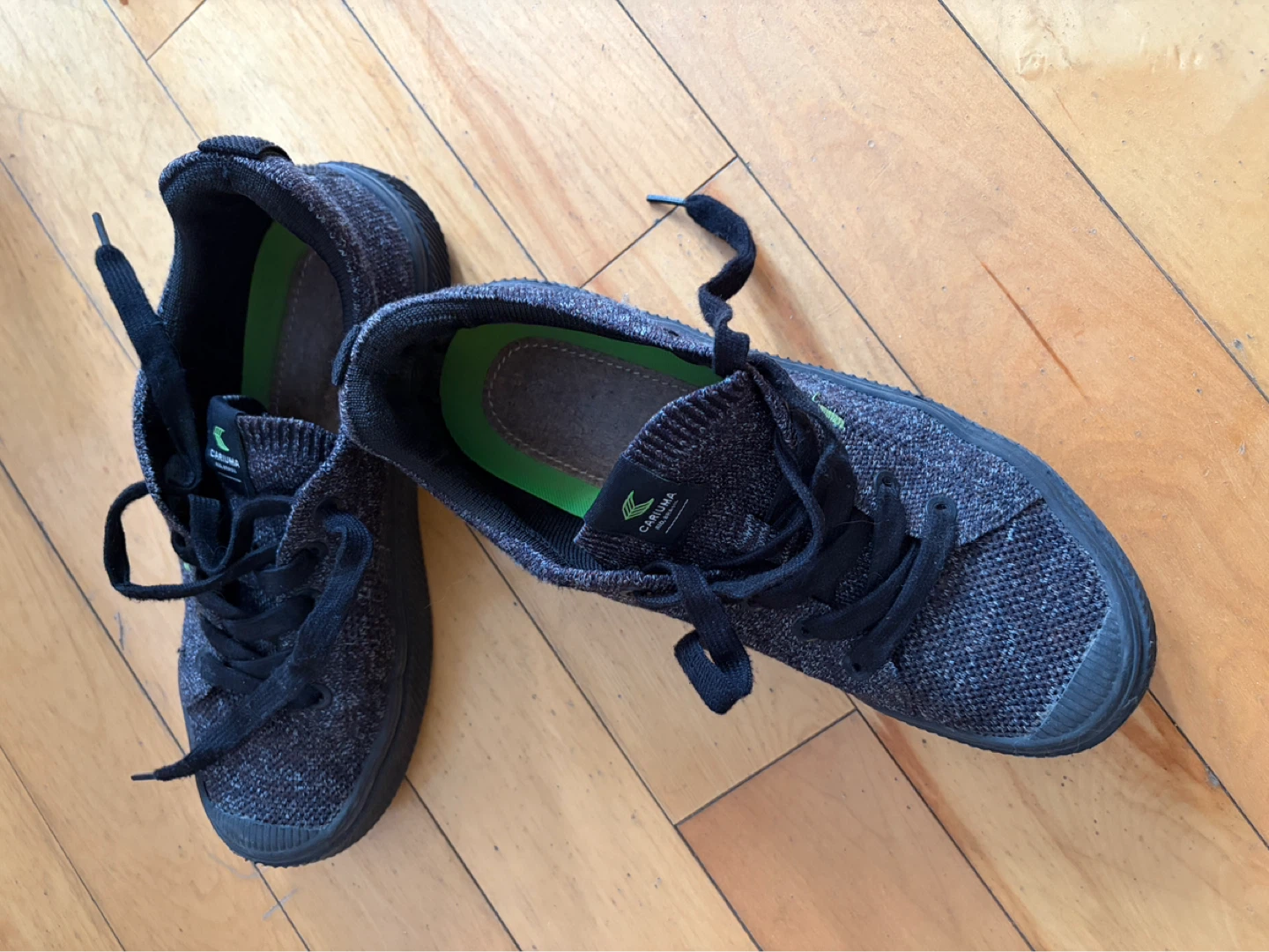 Cariuma Knit Sneakers