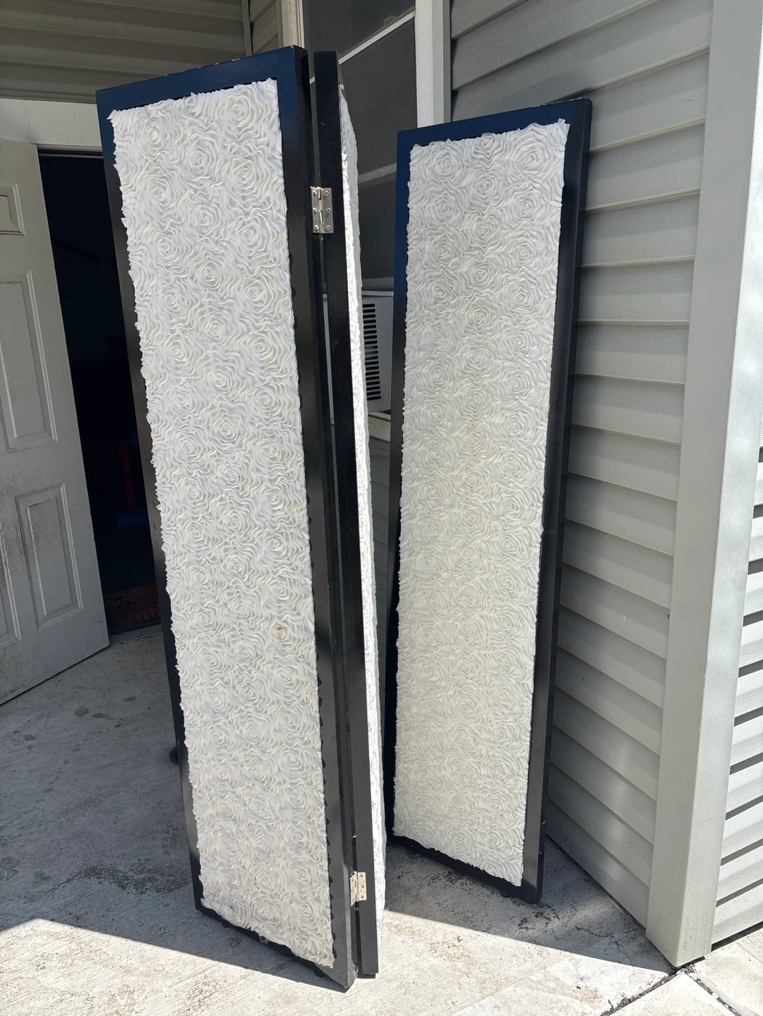 Rose room divider best offer needs some work