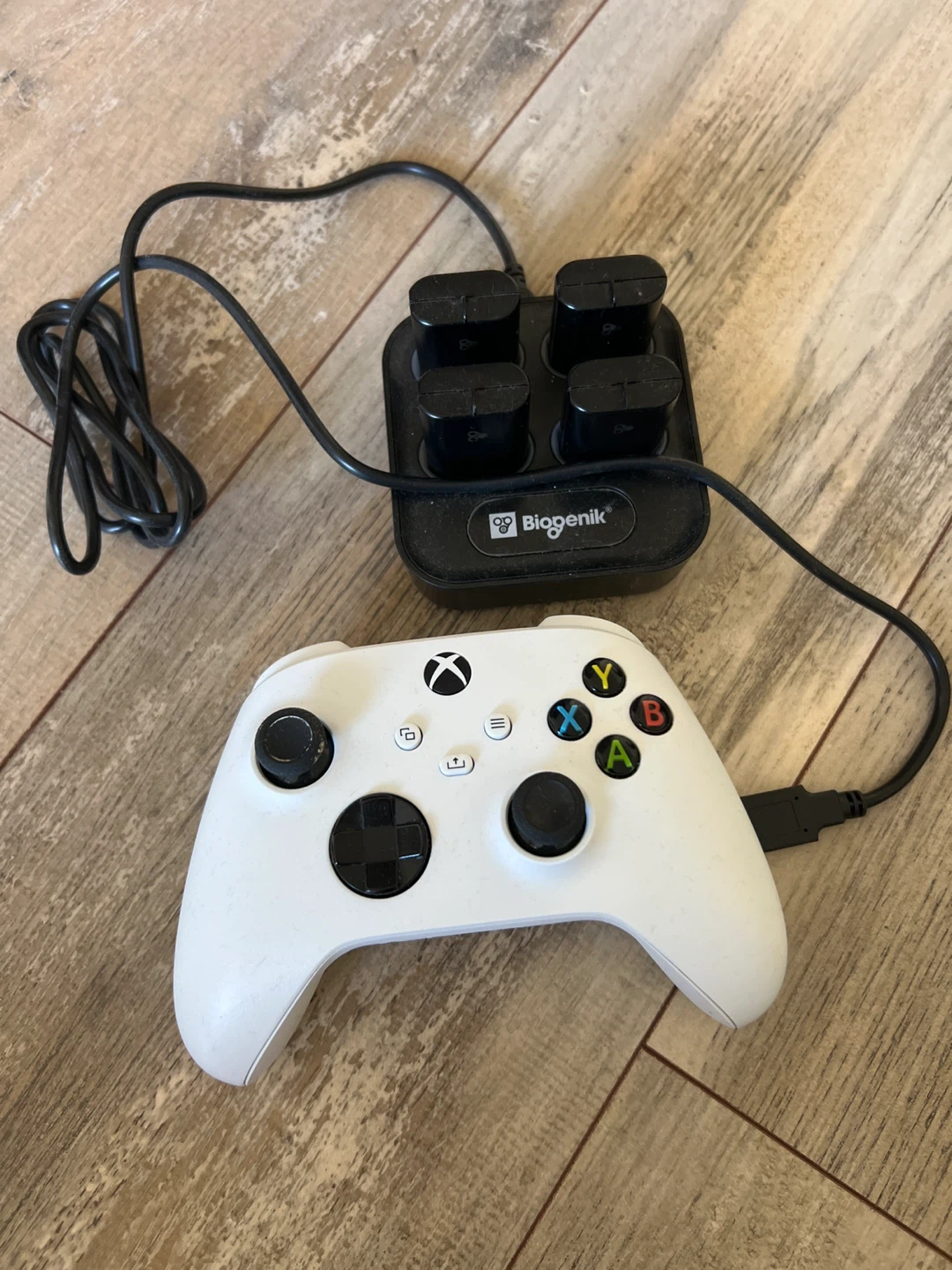 White Xbox Wireless Controller - photo 3