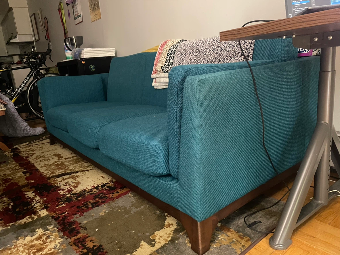 Article - Couch - photo 2
