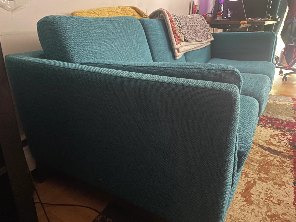 Article - Couch - photo 3