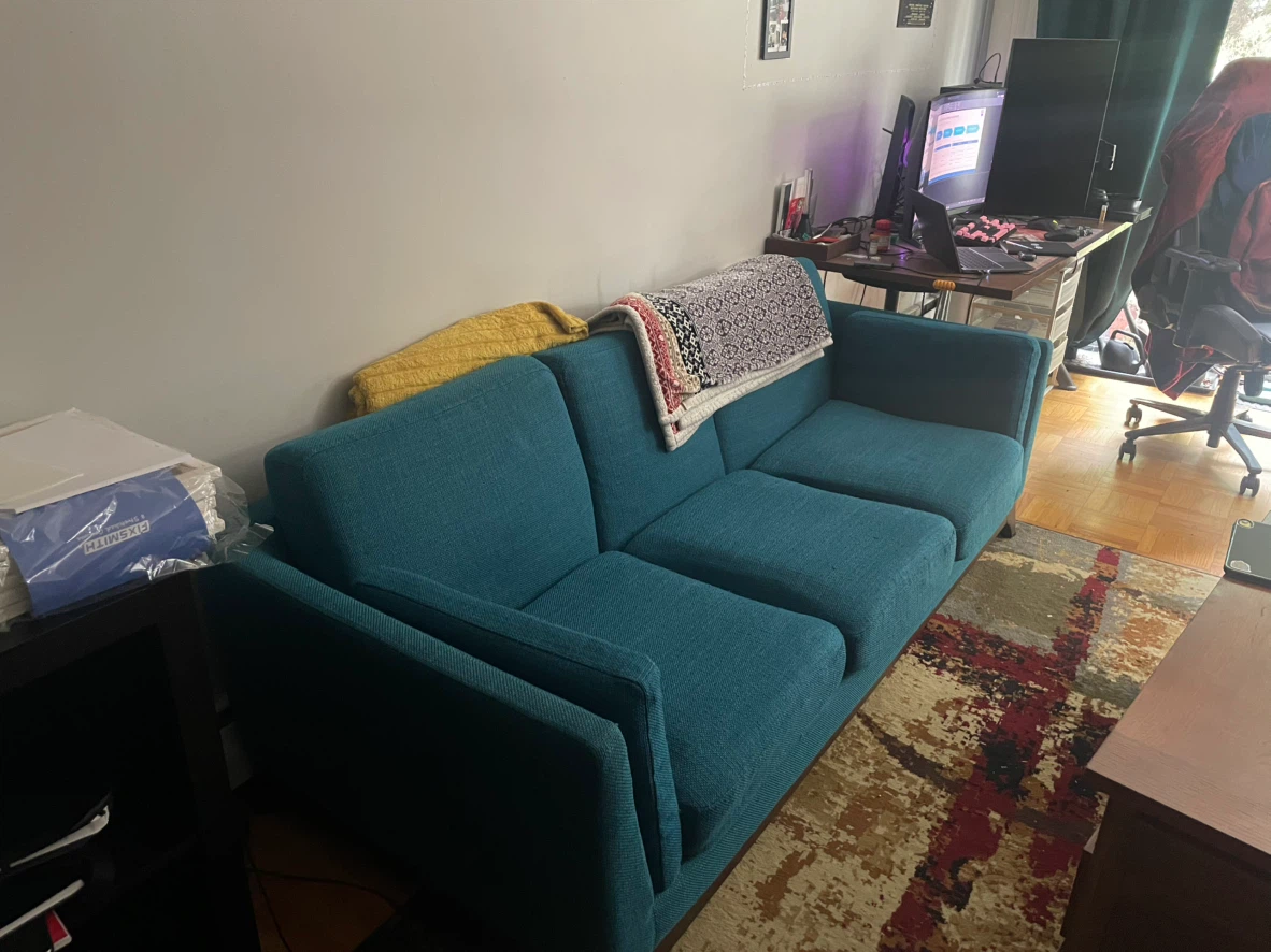 Article - Couch - photo 4