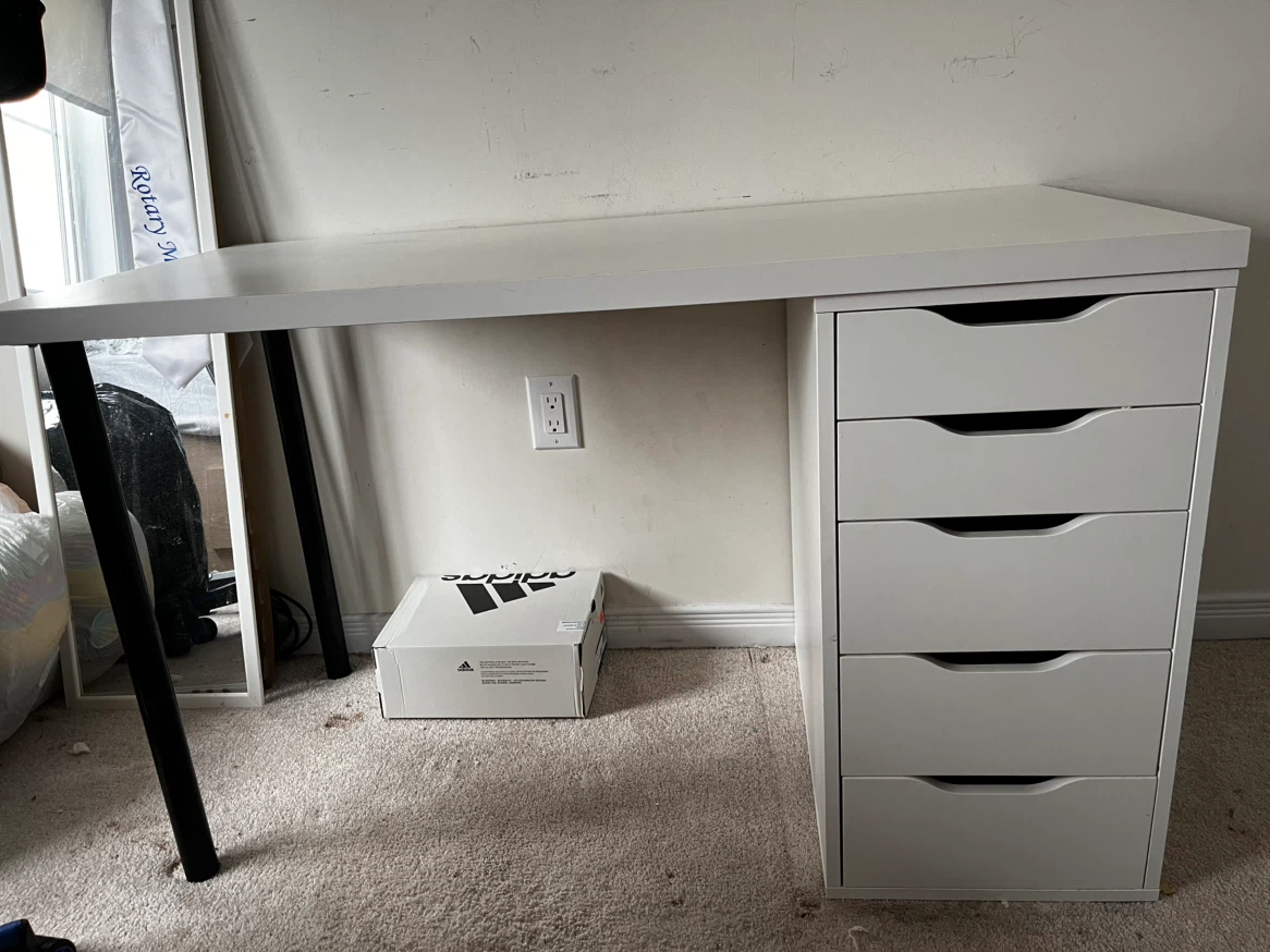 White IKEA LAGKAPTEN/ALEX Desk