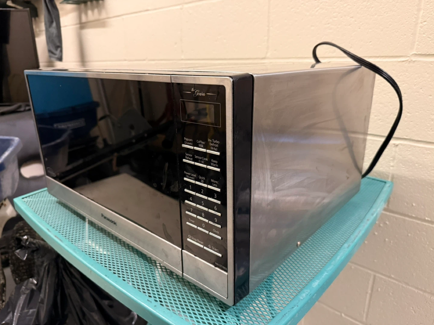Panasonic Microwave Oven - photo 2
