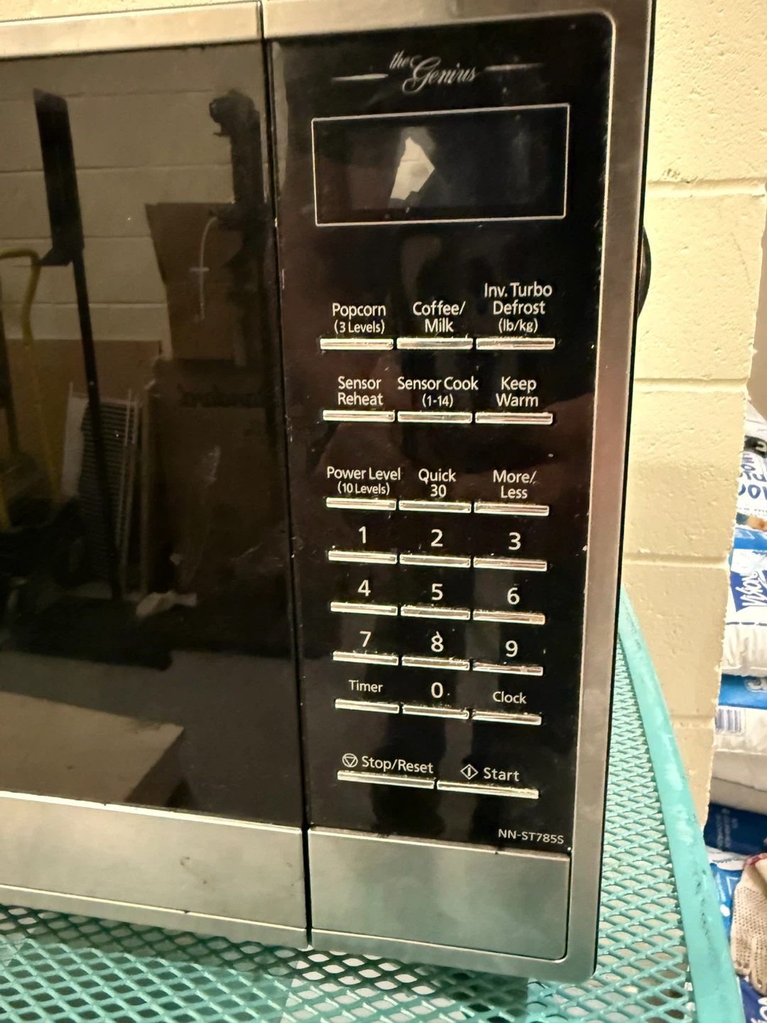 Panasonic Microwave Oven - photo 3