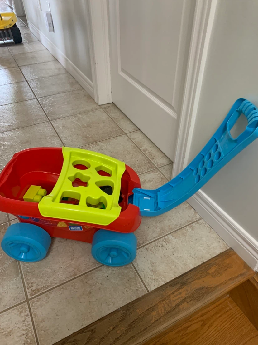 Building/shape blocks in wagon - photo 2