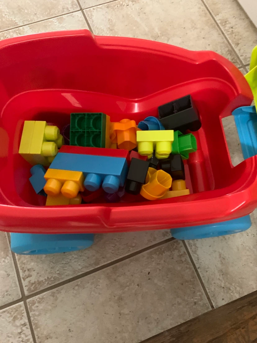 Building/shape blocks in wagon - photo 3