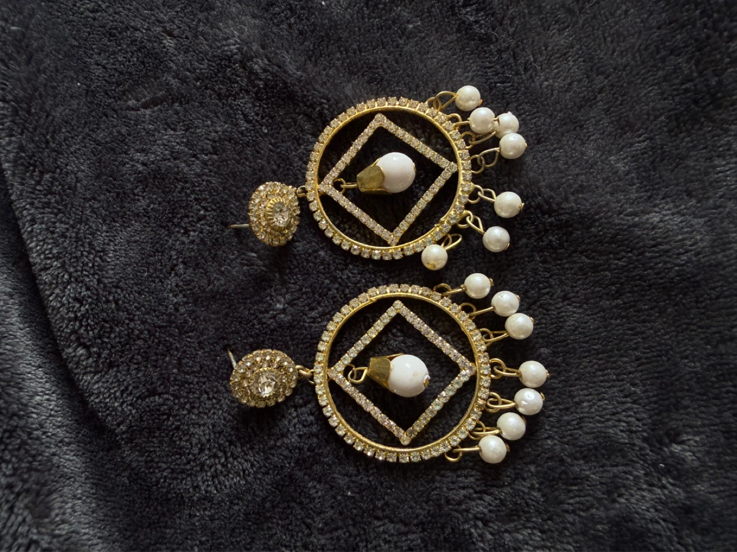 Gold-tone Chandelier Earrings with Pearls and Rhinestones - photo 2