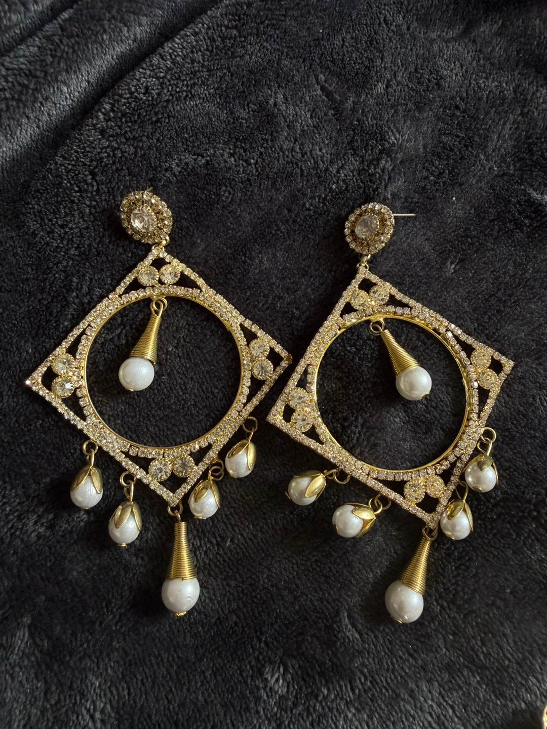 Gold tone chandelier earrings with pearls