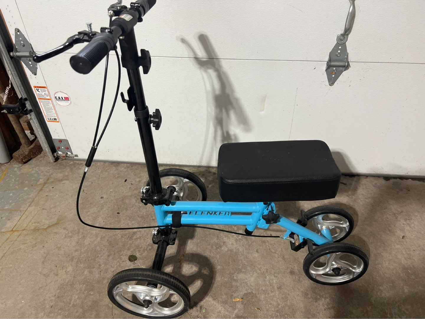 Knee scooter
