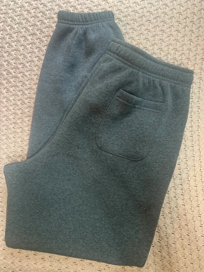 NEW MEN’S ‘ MOUNTAIN RIDGE DARK GREY JOGGERS ! ‘ SIZE LARGE !