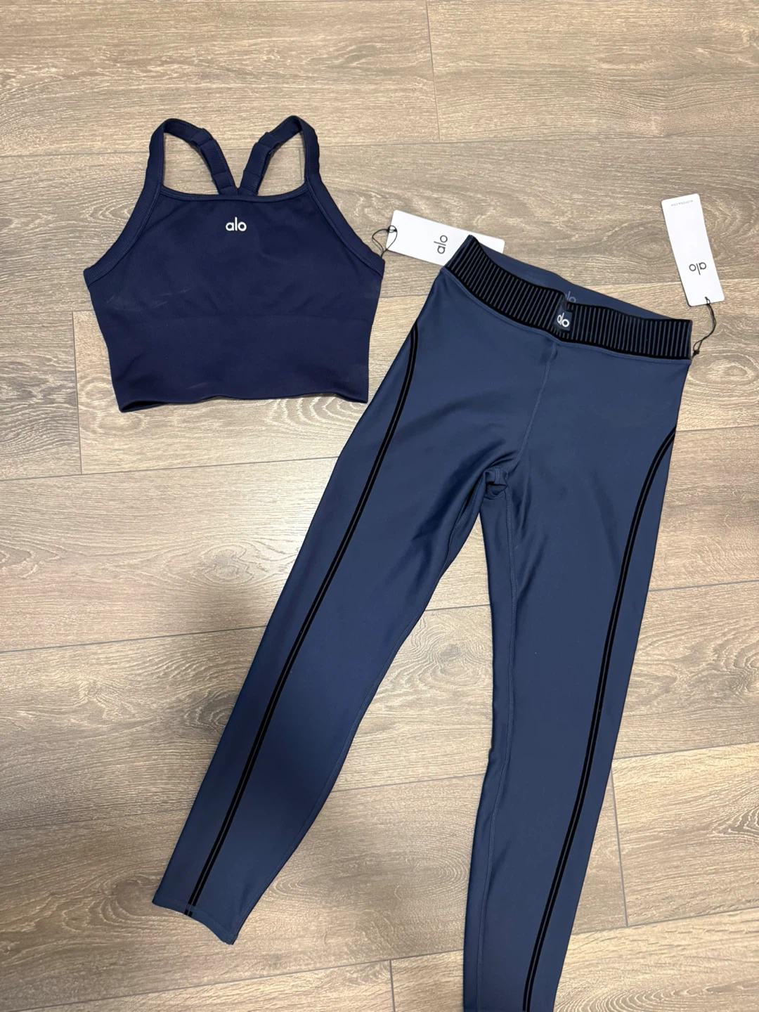 Alo Yoga Bra Tank and Leggings Set - Navy