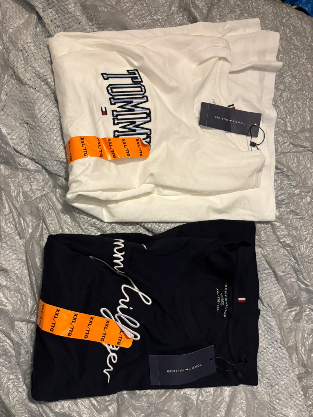2pc Tommy Hilfiger T-Shirts - XXL