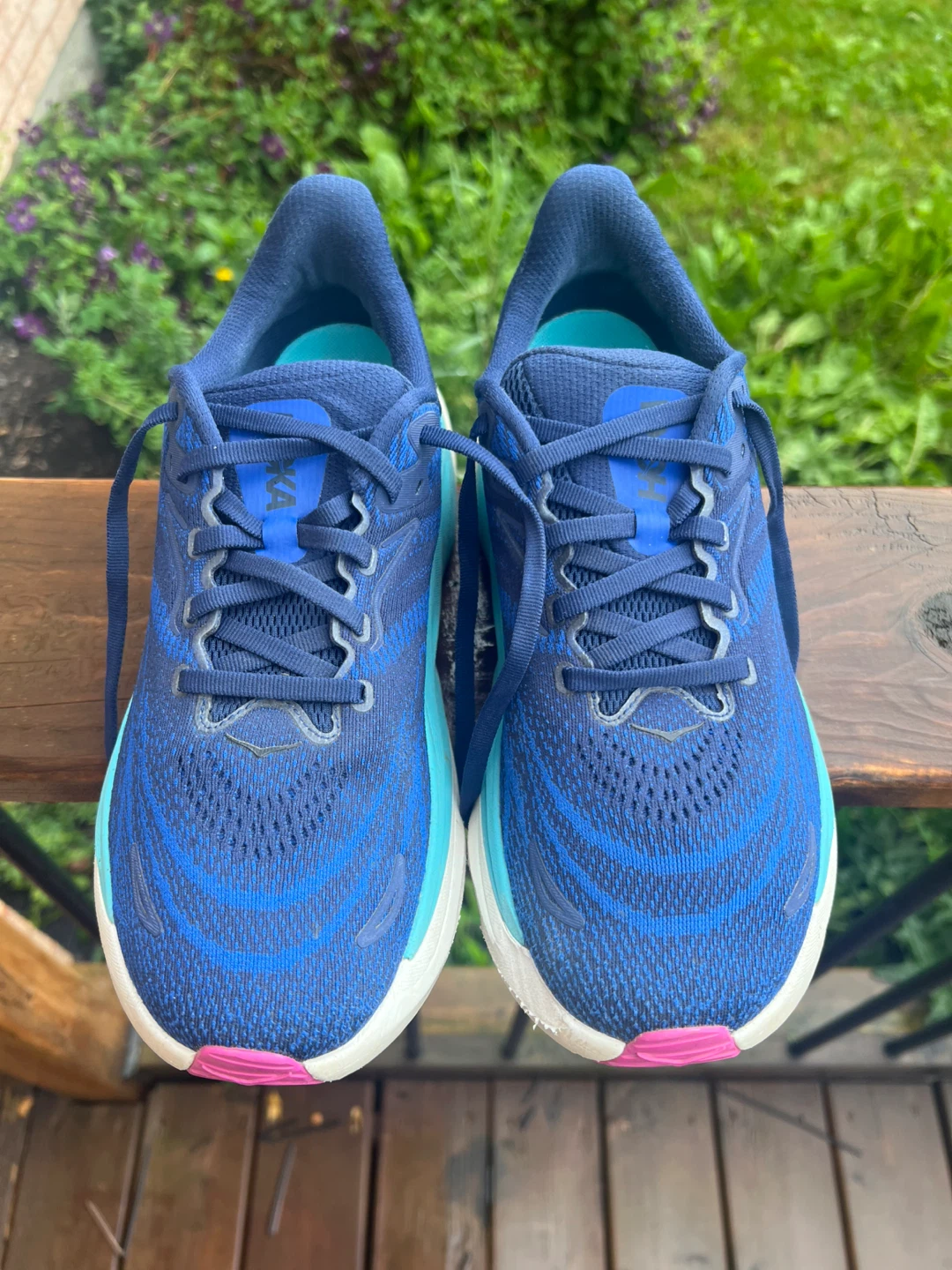 Size 8.5 woman’s Hoka Arahi 8 shoes