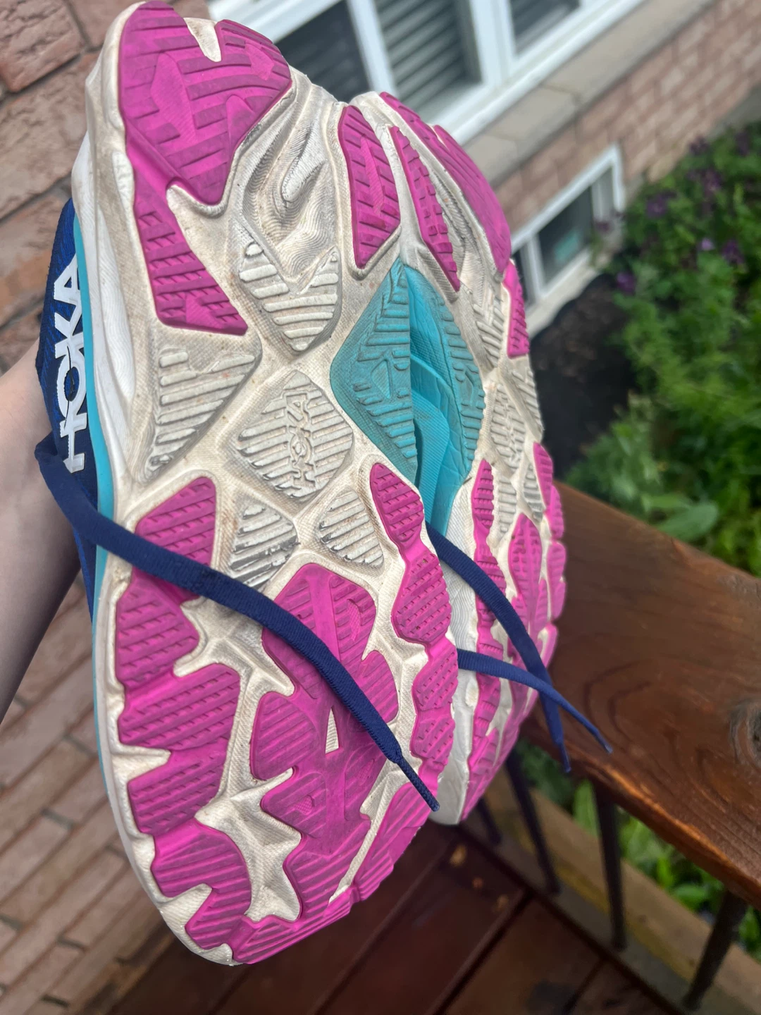Size 8.5 woman’s Hoka Arahi 8 shoes - photo 4
