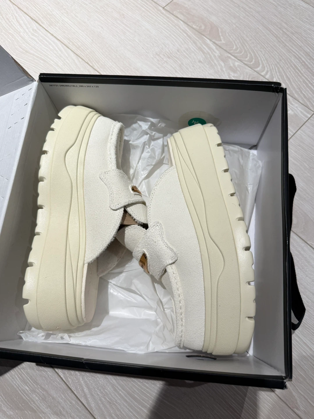 Woman’s shoes - photo 4