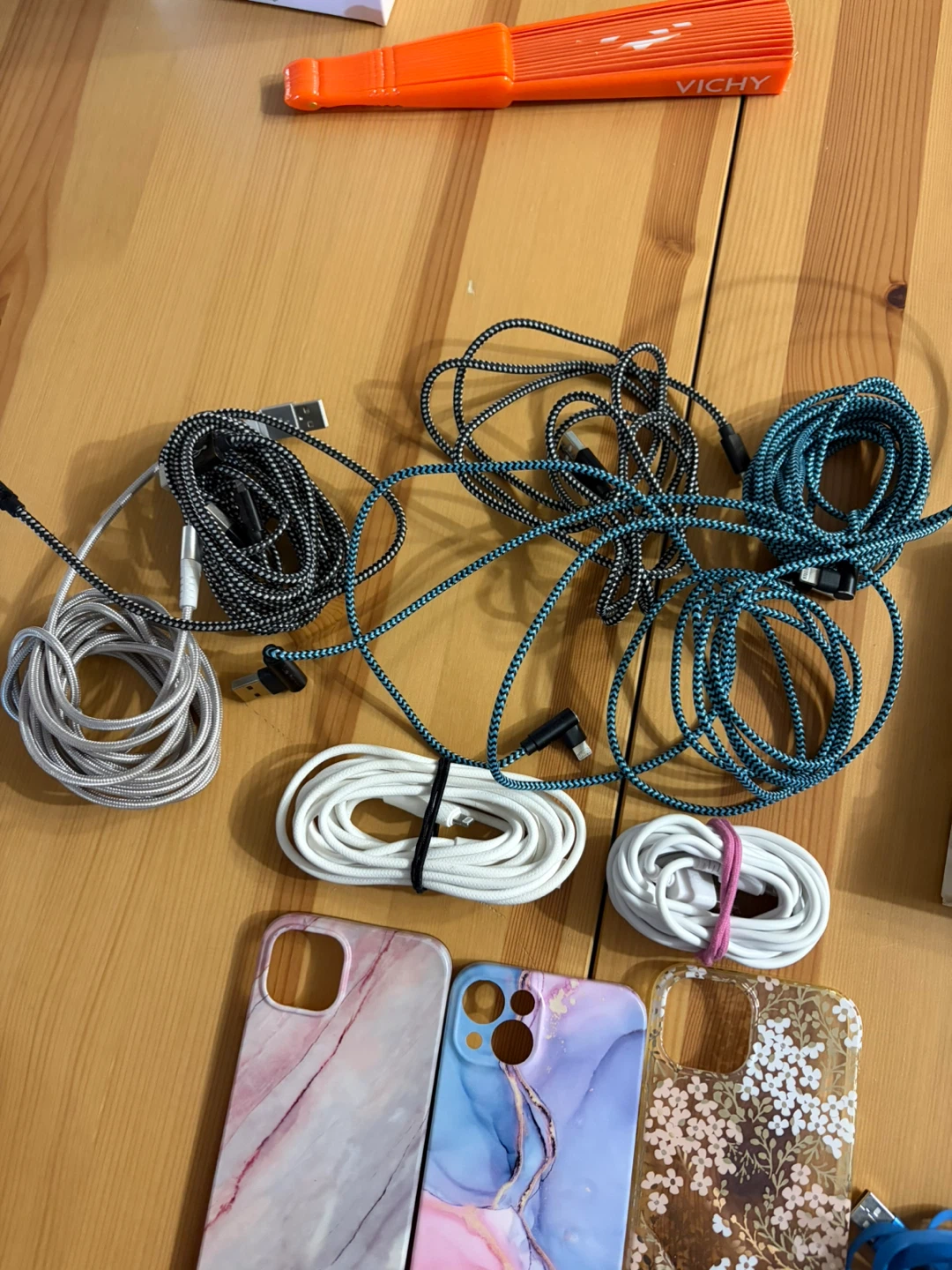Lightning cords and case for IPhone - photo 2