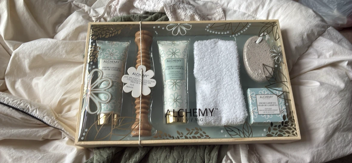 Brand New Alchemy Living 6-Piece Spa Foot Care Gift Set
